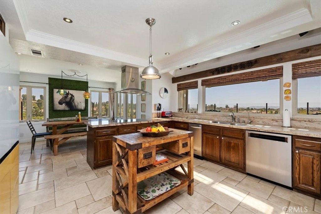 Dining room, Interior, Kitchen, Pendant Lights, Recessed Lighting, Stainless Steel Appliances