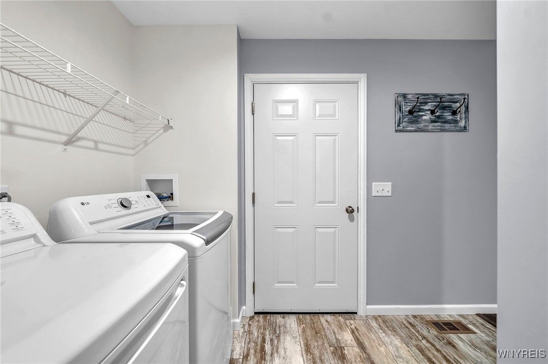 Interior, Utility Closets, Washer, Wood Texture Flooring