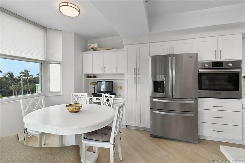 Dining room, Interior, Kitchen, Stainless Steel Appliances, Wood Texture Flooring
