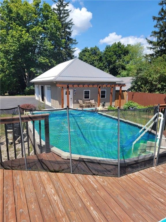 Exterior, Pool