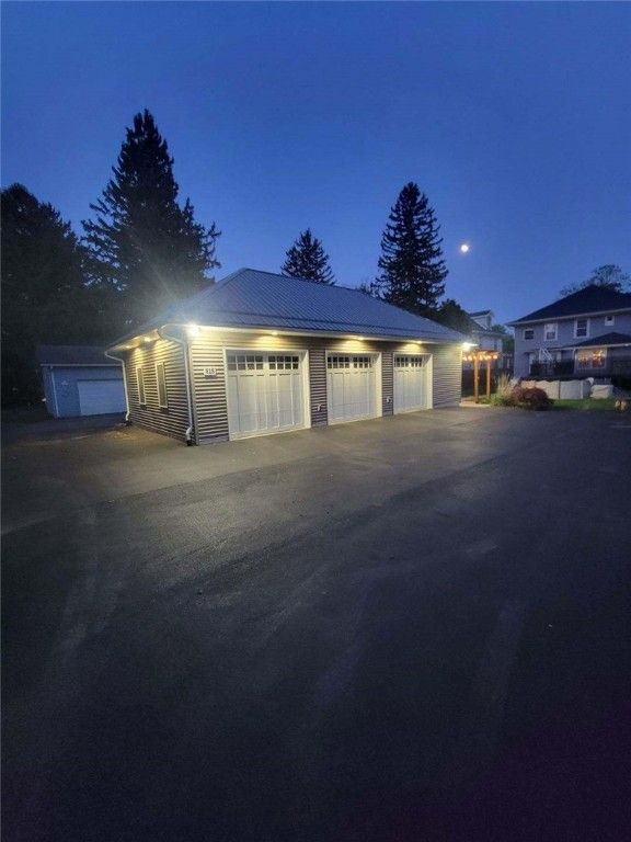 Detached Garage, Exterior