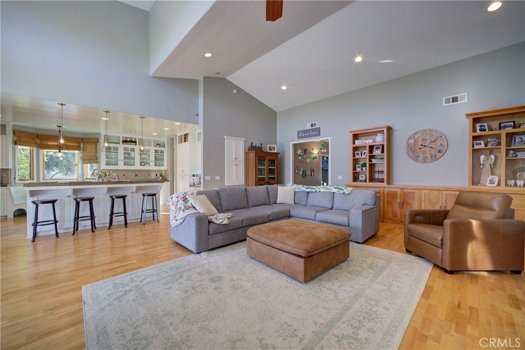 Interior, Living room, Pendant Lights, Recessed Lighting, Wood Texture Flooring