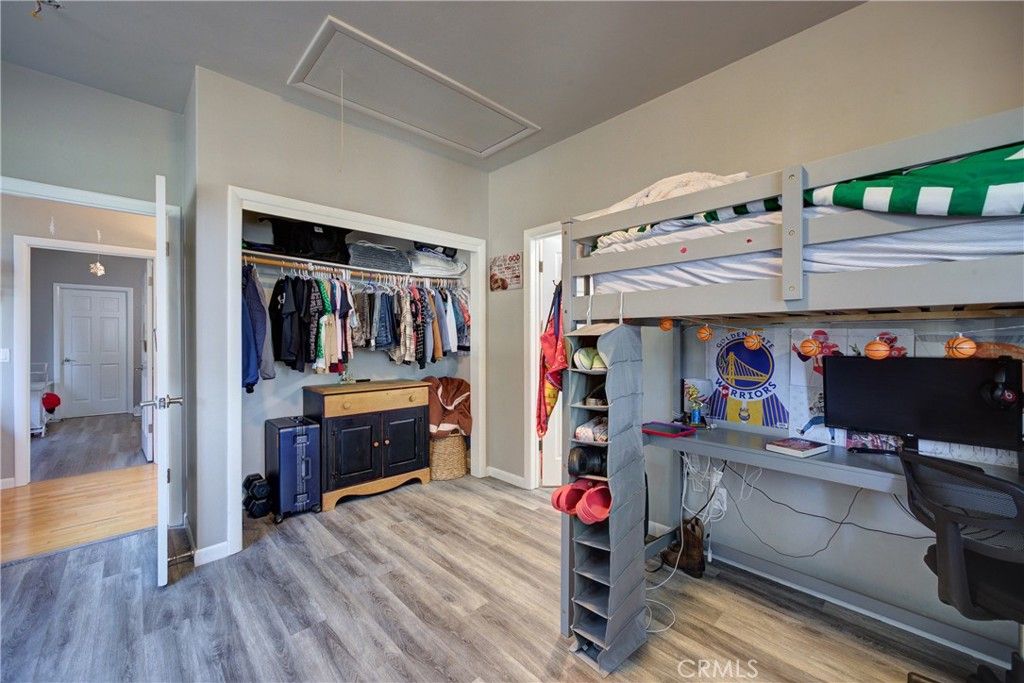 Interior, Walk-in Closets, Wood Texture Flooring