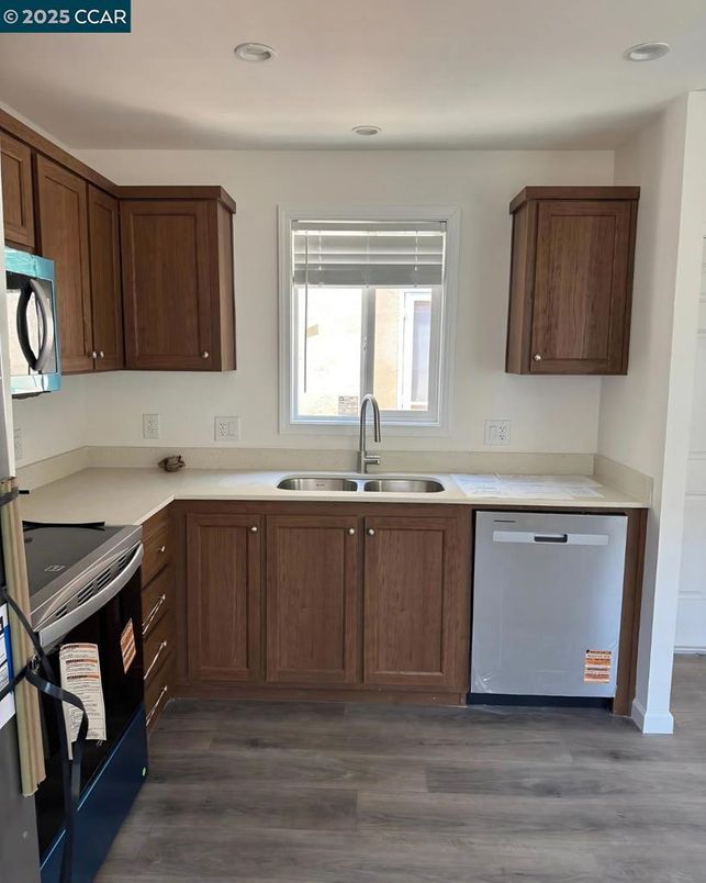 Interior, Kitchen, Recessed Lighting, Wood Texture Flooring