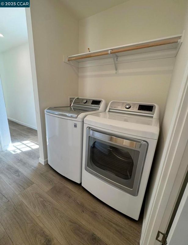 Interior, Washer, Wood Texture Flooring