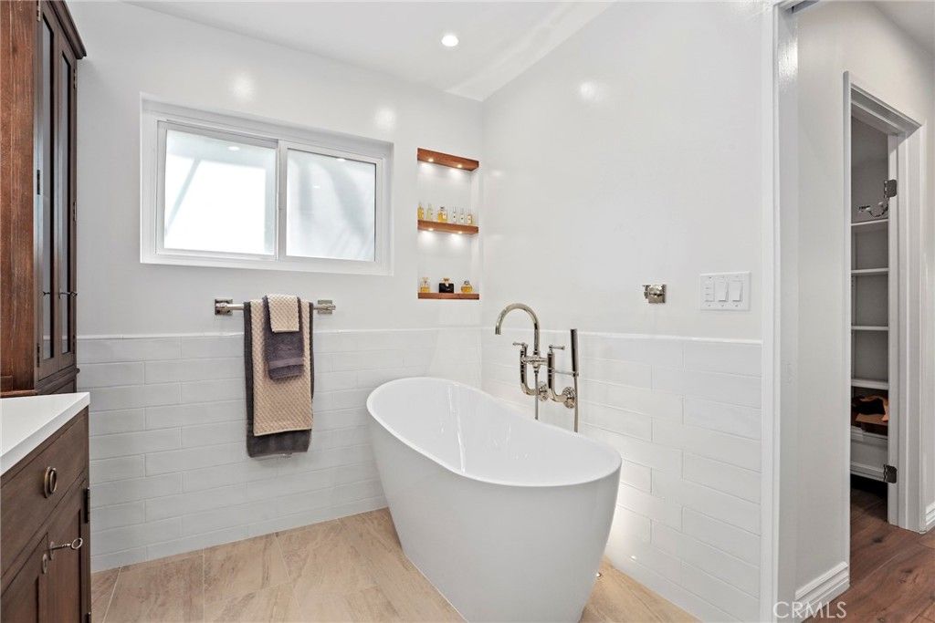 Bathroom, Free Standing Baths, Interior, Recessed Lighting, Wood Texture Flooring