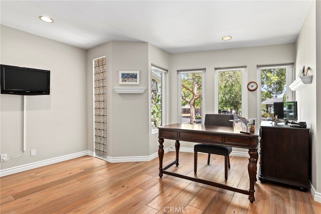 Home Office, Interior, Recessed Lighting, Wood Texture Flooring