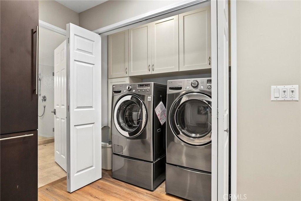 Interior, Utility Closets, Washer, Wood Texture Flooring