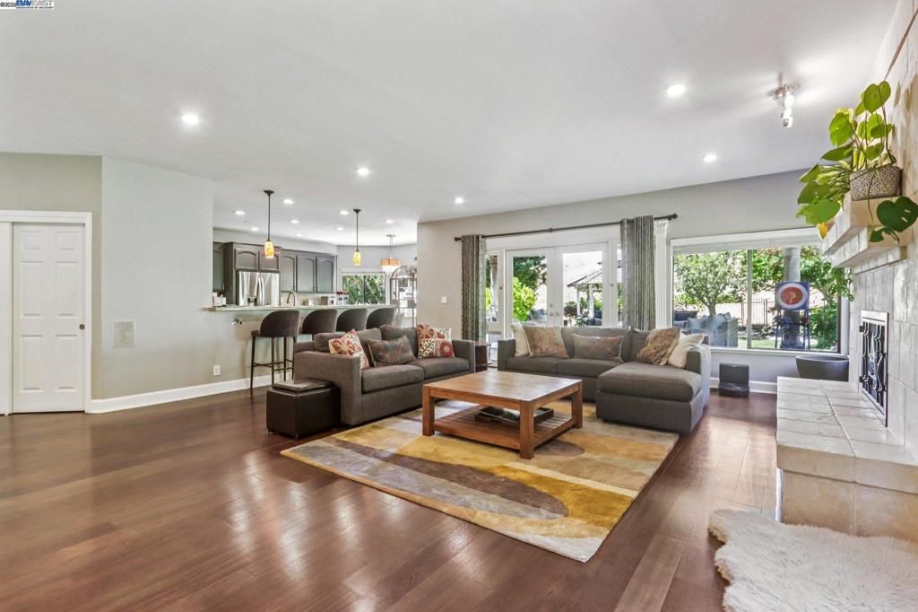 Fireplace, Interior, Living room, Pendant Lights, Recessed Lighting, Wood Texture Flooring