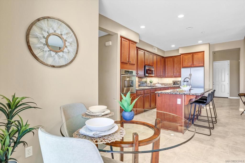 Dining room, Interior, Kitchen, Recessed Lighting, Stainless Steel Appliances