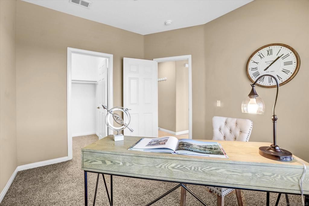 Home Office, Interior