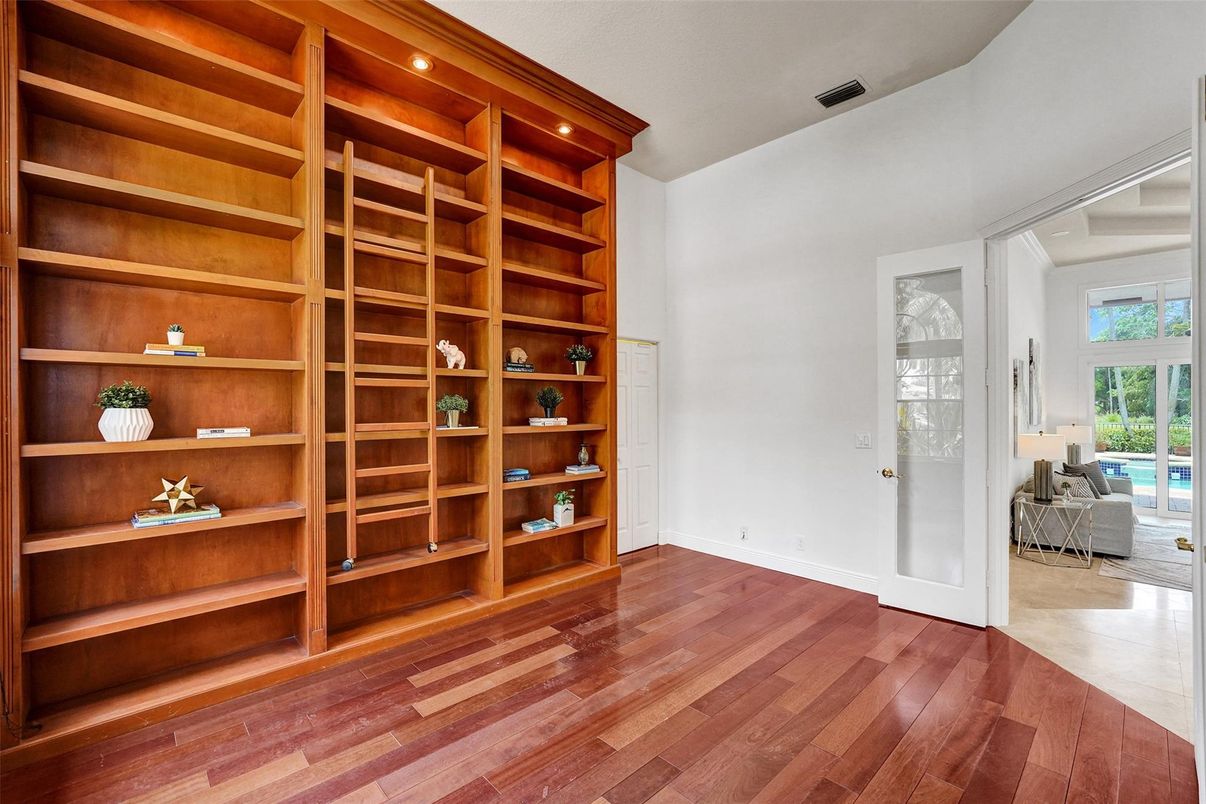 Interior, Recessed Lighting, Wood Texture Flooring