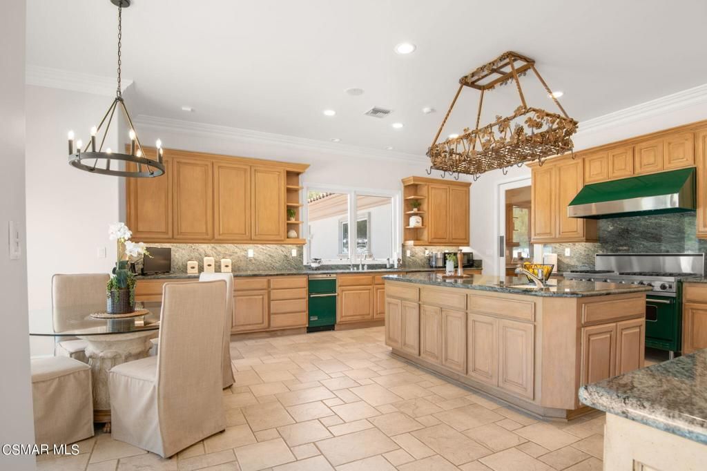 Chandelier, Dining room, Interior, Kitchen, Pendant Lights, Recessed Lighting, Stainless Steel Appliances