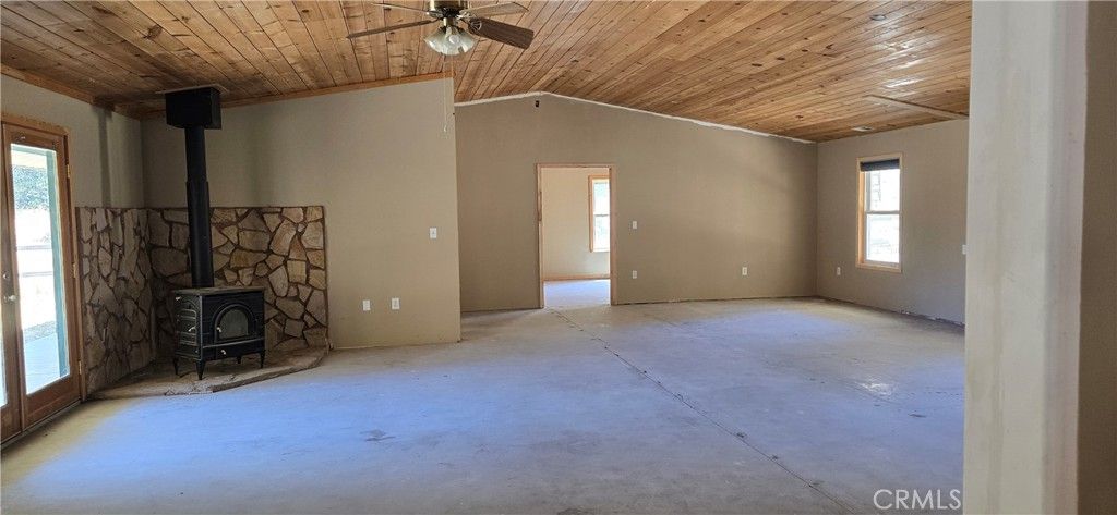 Empty room, Fireplace, Interior, Wooden Ceilings