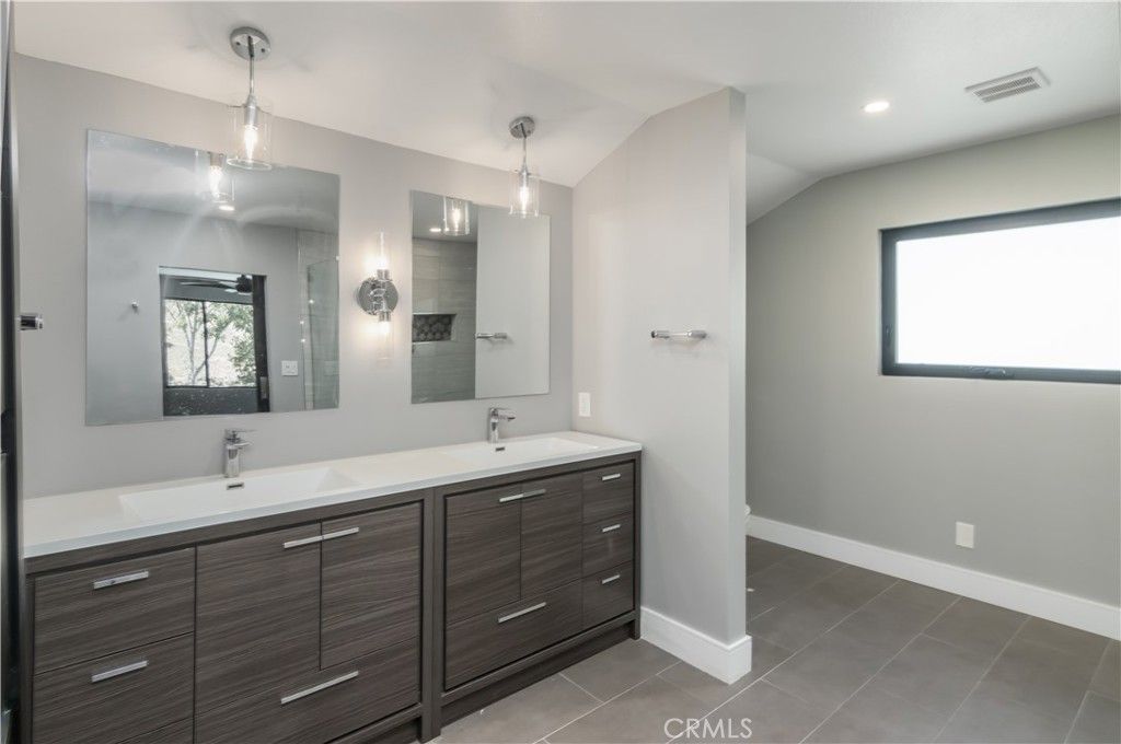 Bathroom, Dual Sink Vanities, Interior, Pendant Lights, Recessed Lighting