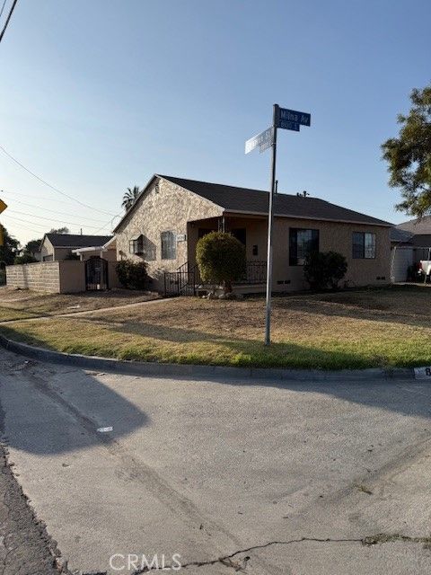 Exterior, Facade, Brick Facade, Ranch