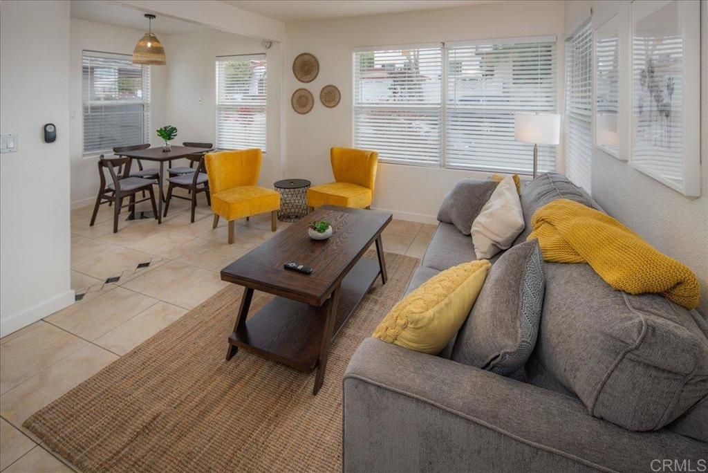Dining room, Interior, Living room, Pendant Lights
