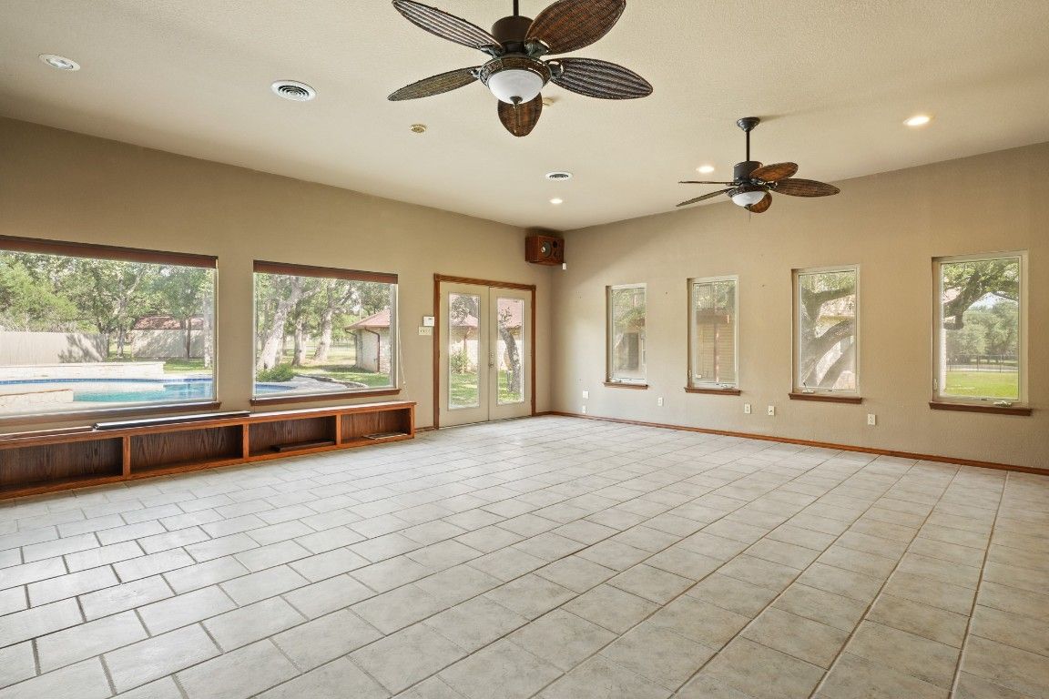 Empty room, Interior, Recessed Lighting