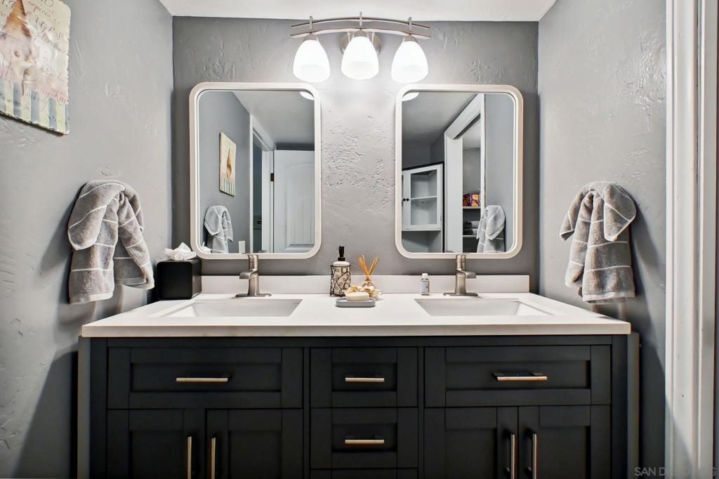 Bathroom, Dual Sink Vanities, Interior