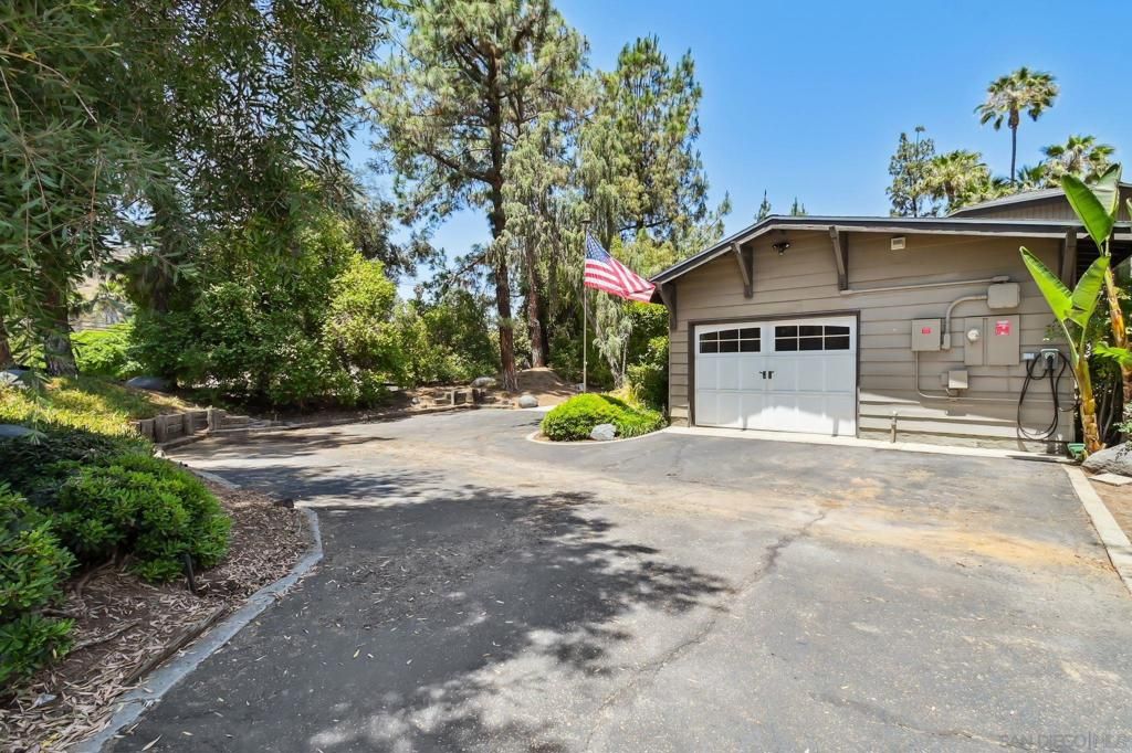 Detached Garage, Exterior