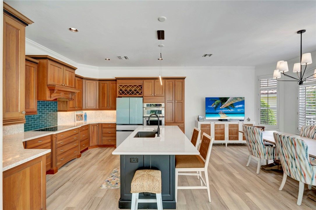 Dining room, Interior, Kitchen, Pendant Lights, Recessed Lighting, Wood Texture Flooring