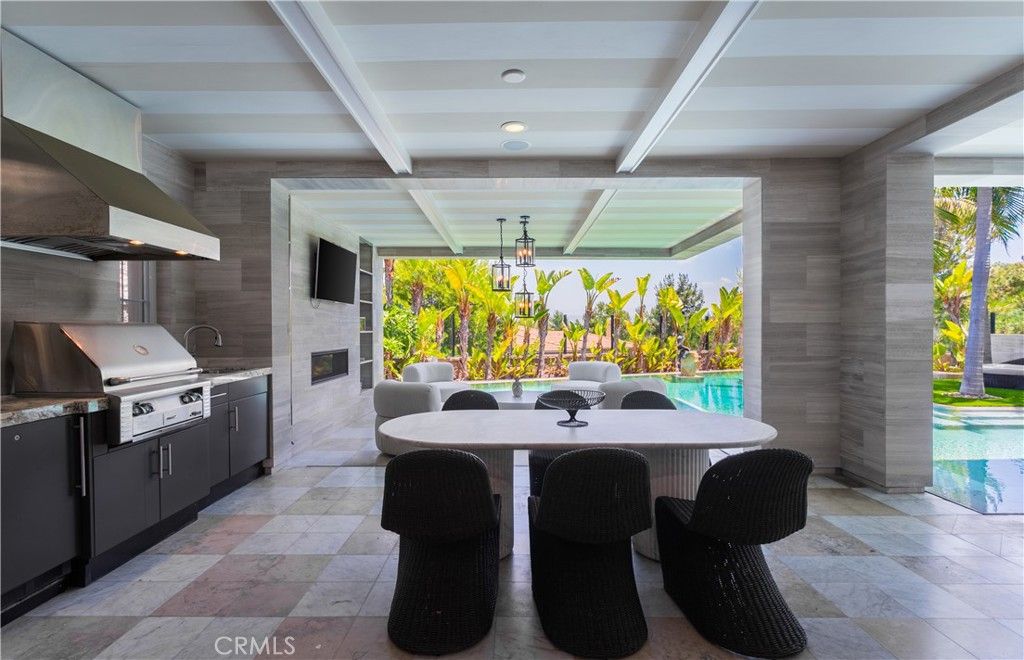 Dining room, Fireplace, Interior, Kitchen, Stainless Steel Appliances