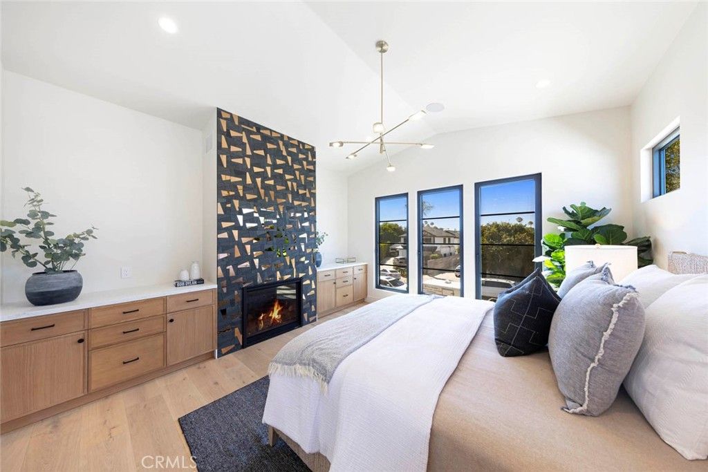 Bedroom, Fireplace, Interior, Pendant Lights, Recessed Lighting, Wood Texture Flooring