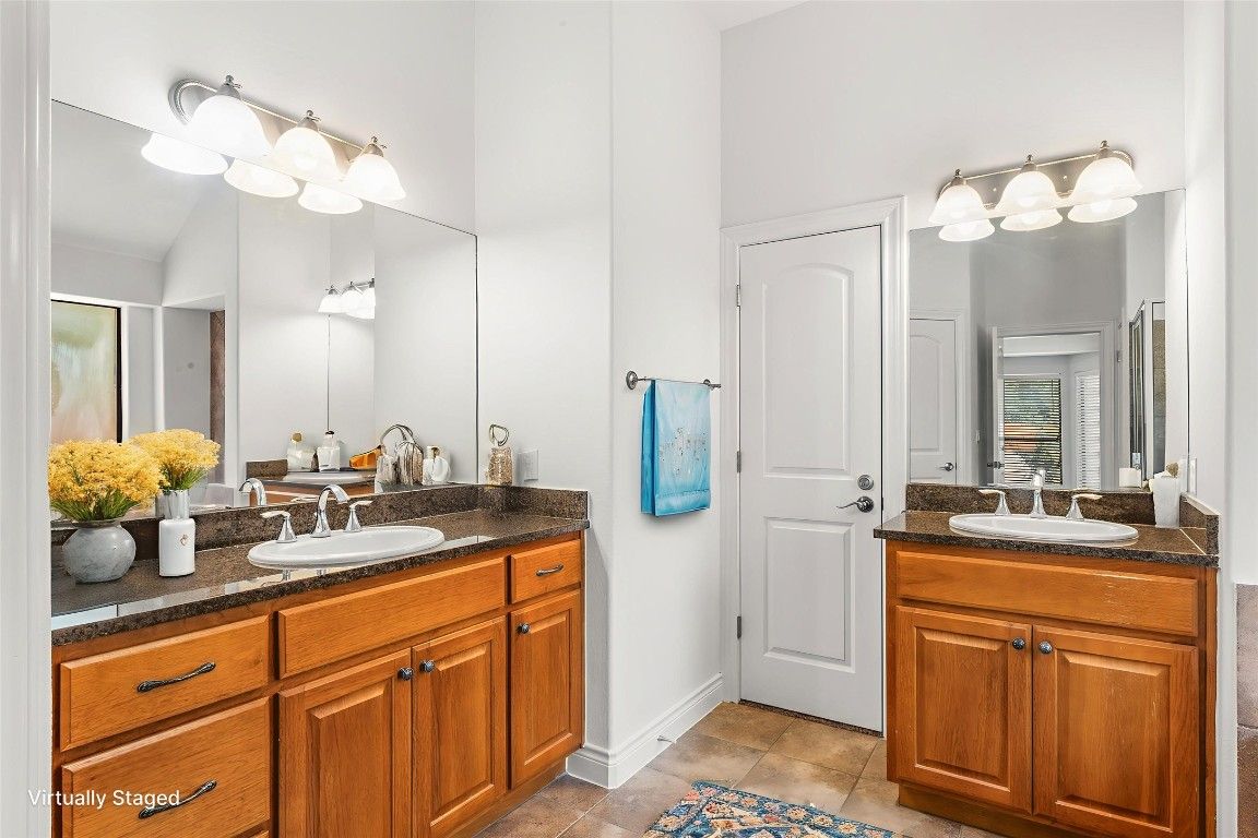 Bathroom, Dual Sink Vanities, Interior