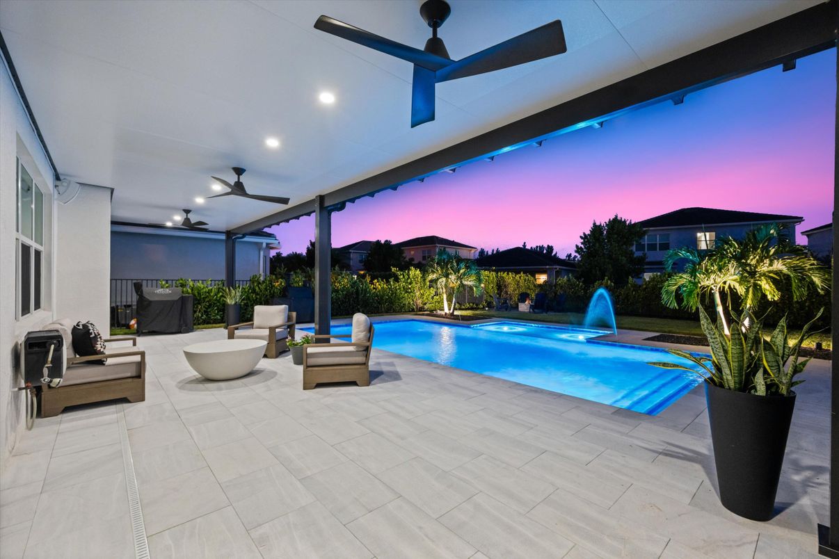 Exterior, Pool, Recessed Lighting