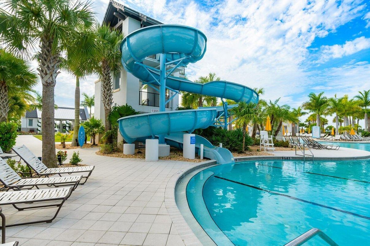 Exterior, Playground, Pool
