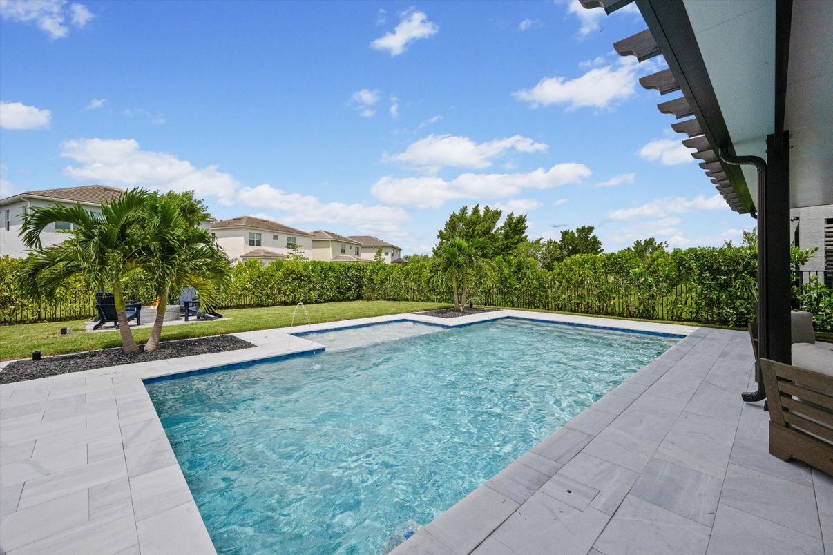 Exterior, Playground, Pool