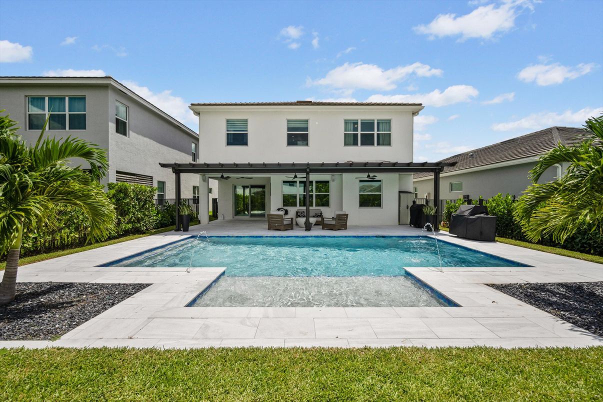 Exterior, Pool