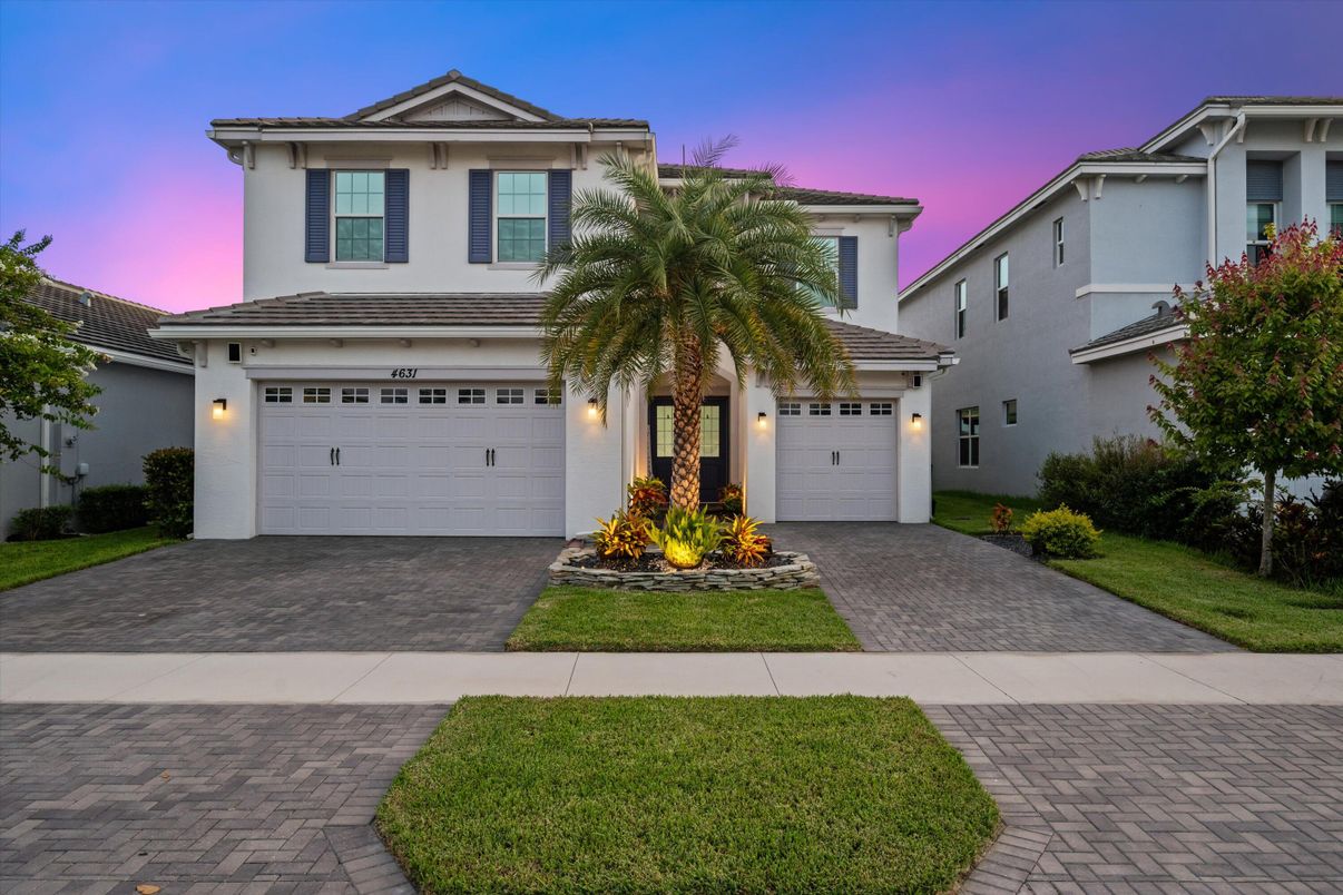 Attached, Exterior, Facade, Mediterranean