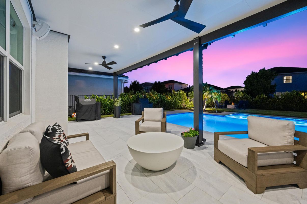 Exterior, Pool, Recessed Lighting