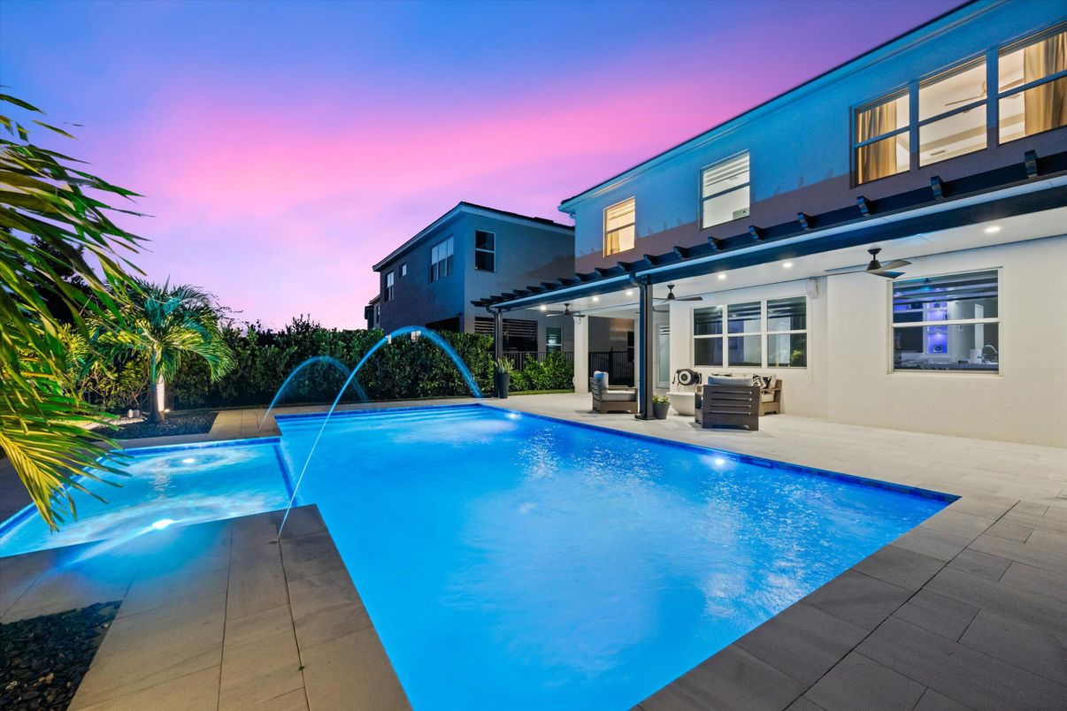 Exterior, Pool
