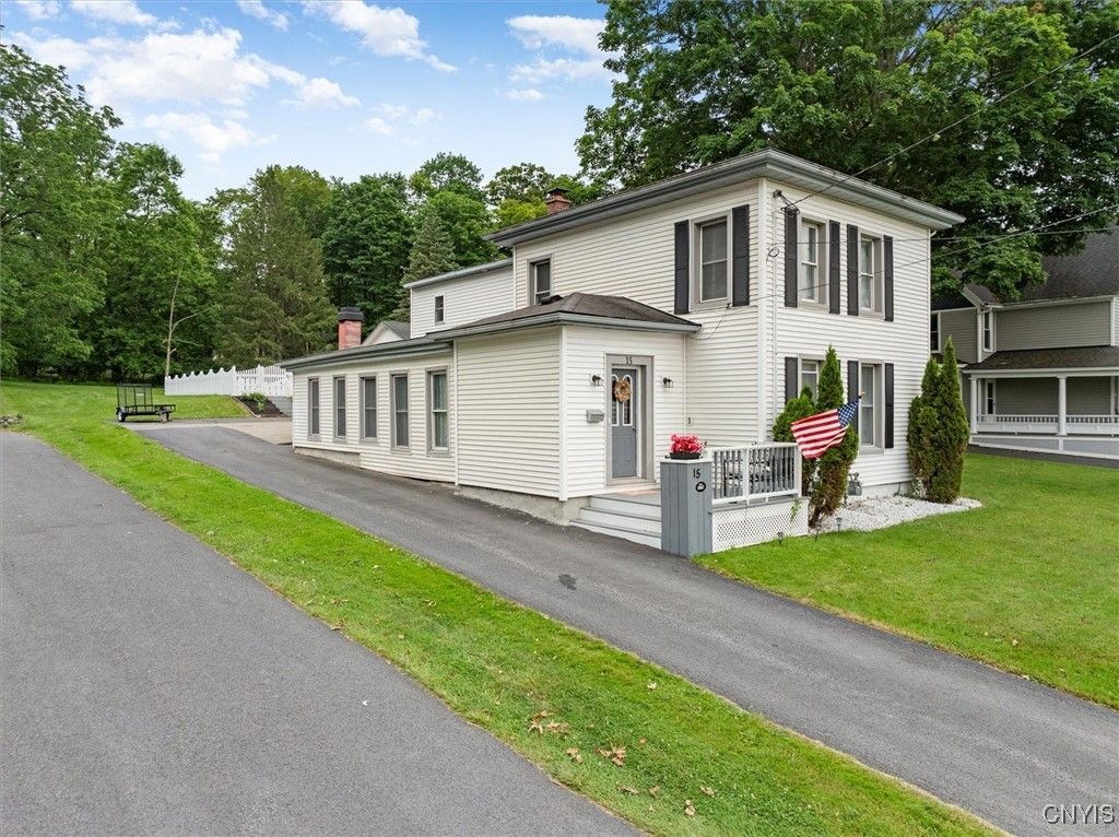 Exterior, Facade, Raised Ranch