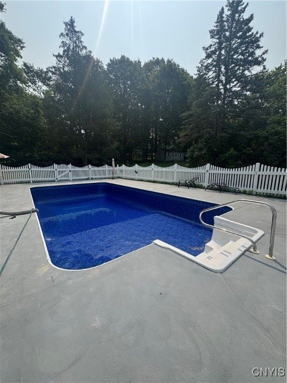 Exterior, Pool