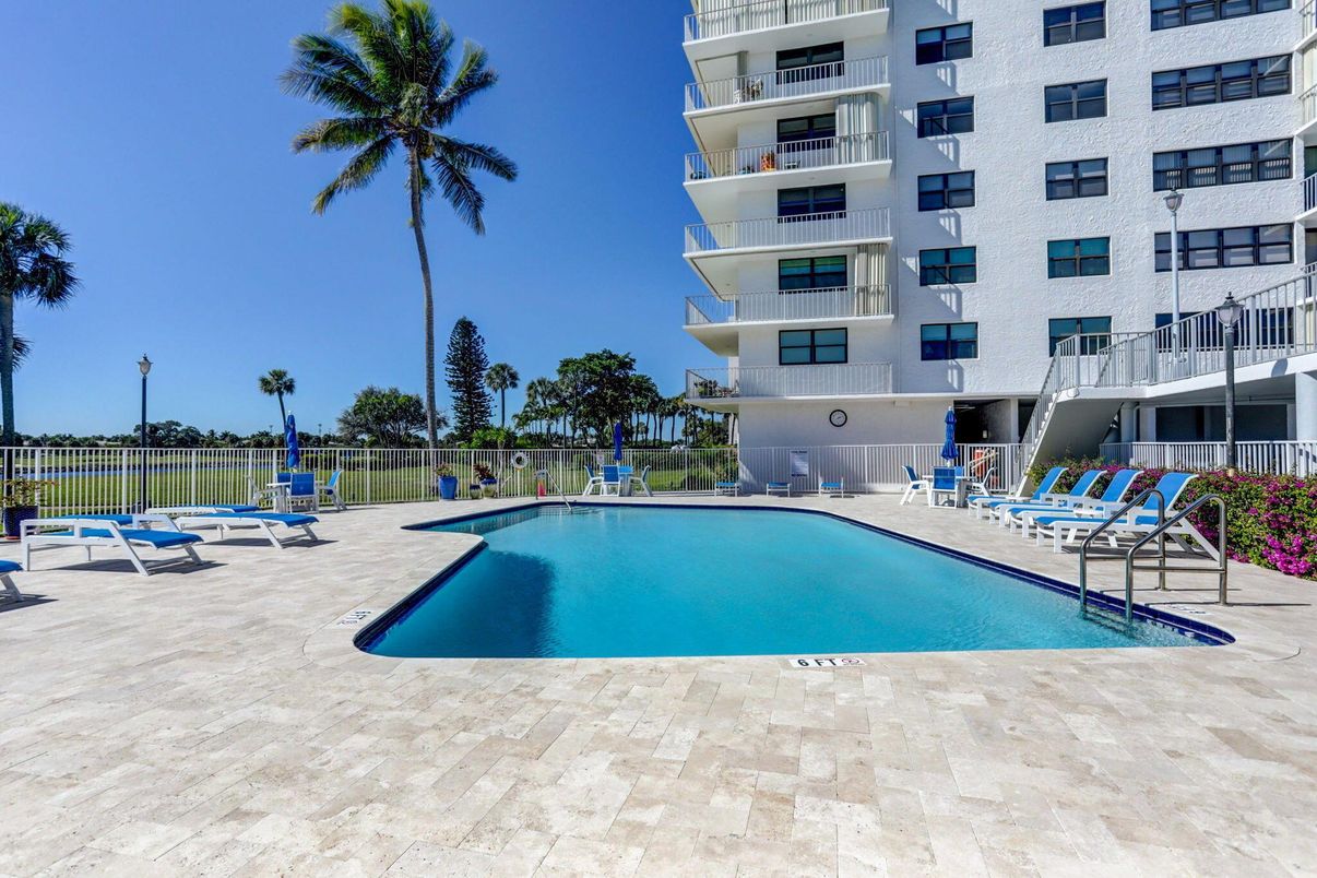 Exterior, Pool