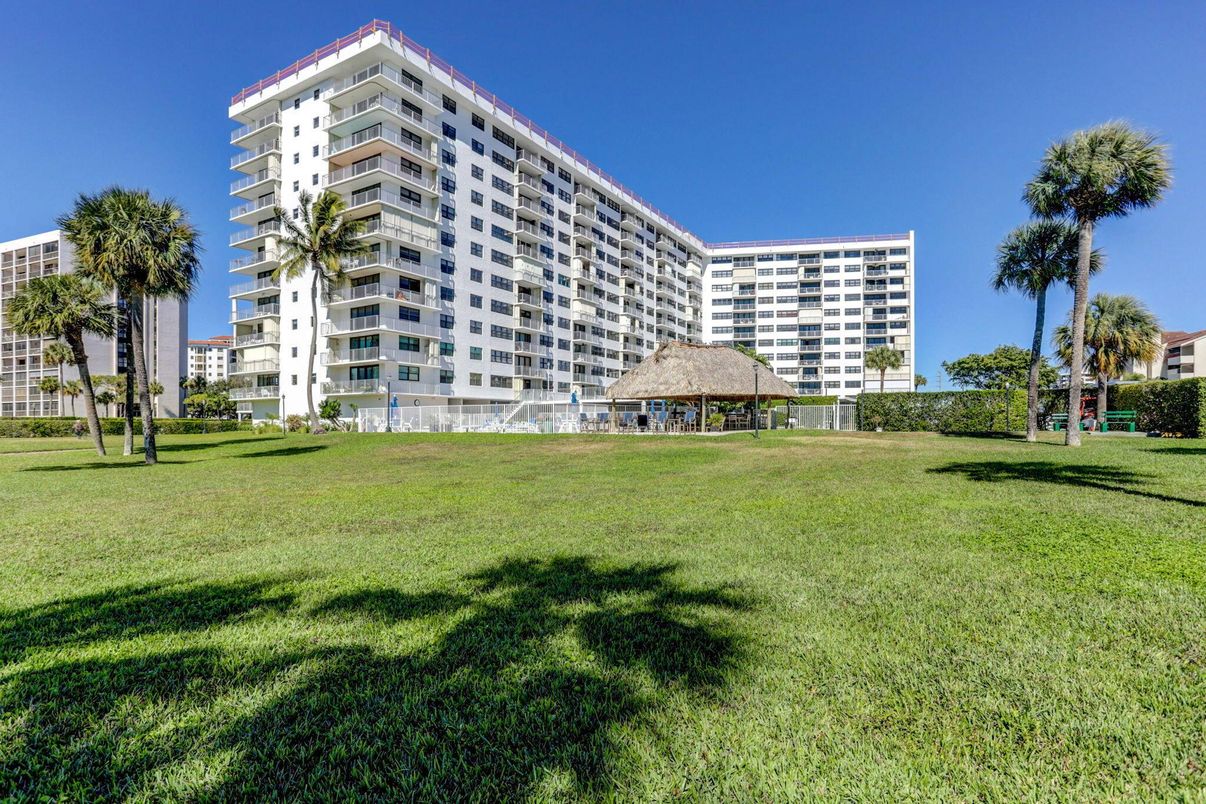 Backyard, Exterior, Facade, Condo Building