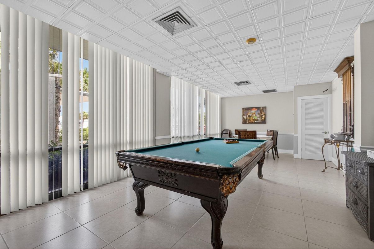 Billiard Table, Game Room, Interior