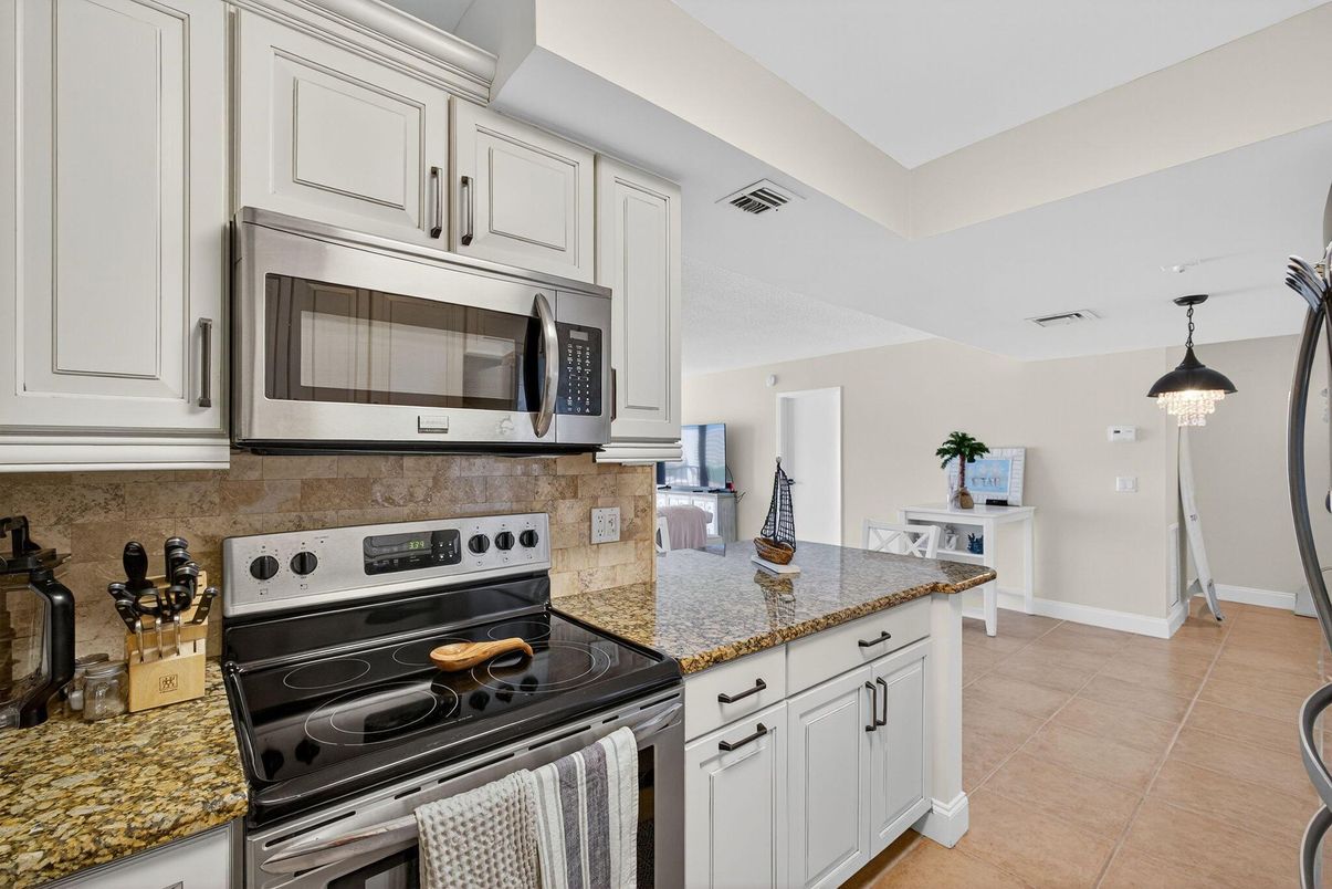 Interior, Kitchen, Pendant Lights, Stainless Steel Appliances