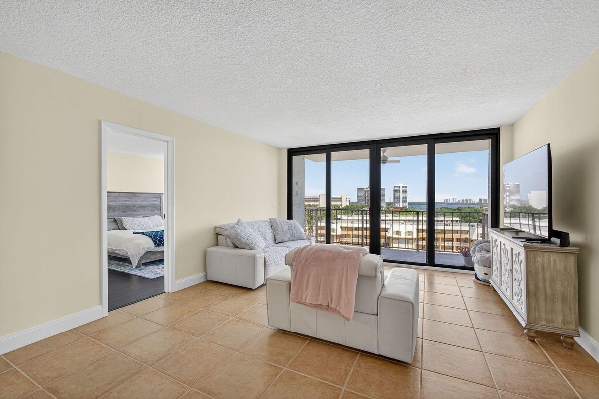 Bedroom, Interior, Water