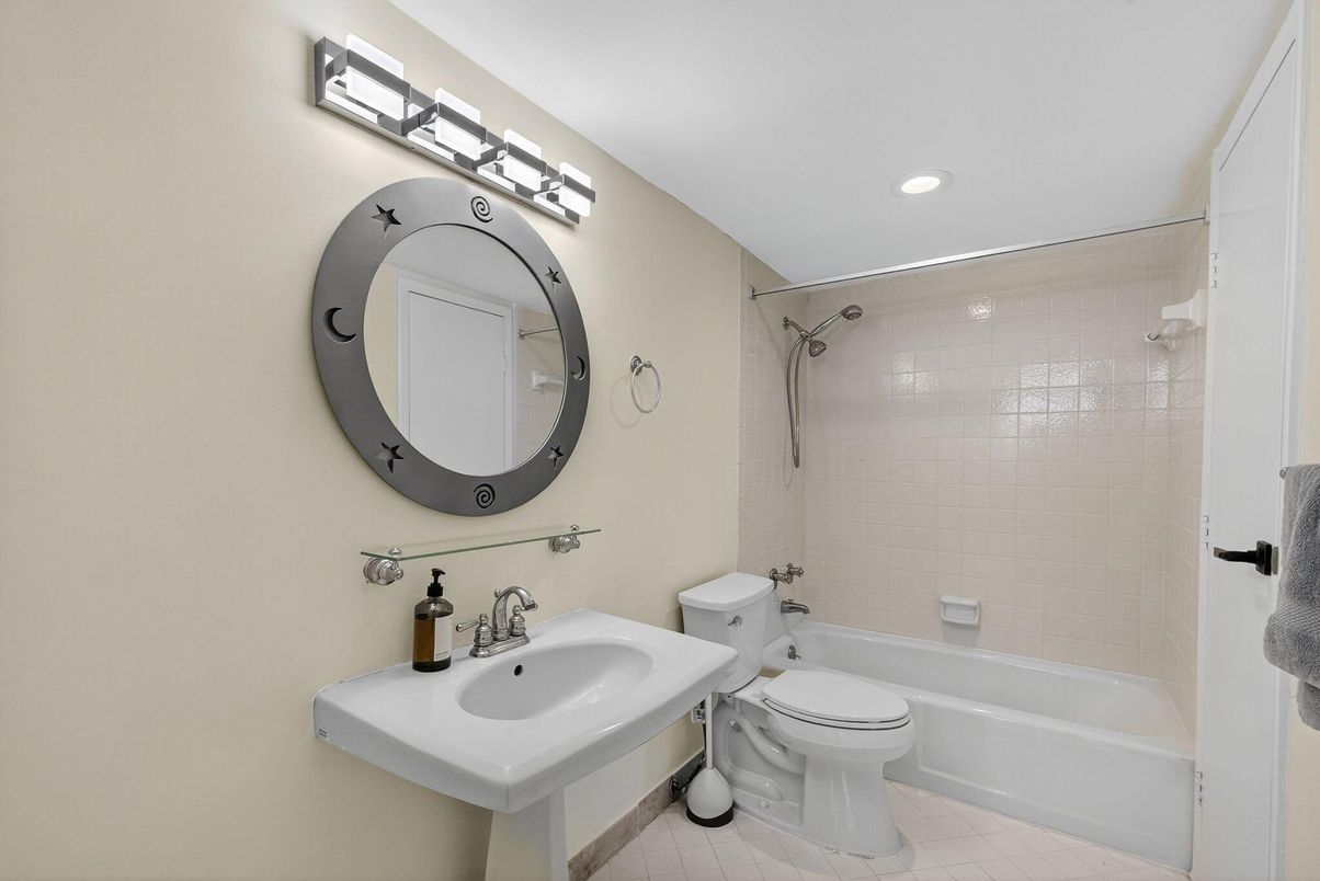 Bathroom, Interior, Recessed Lighting