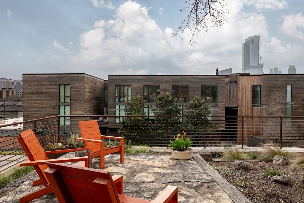 Exterior, Facade, Modern