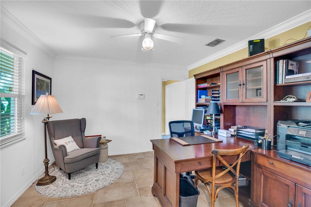 Home Office, Interior