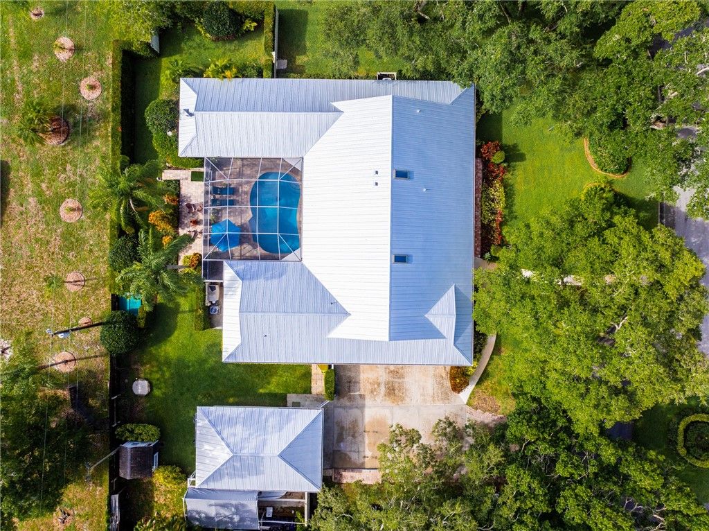 Exterior, Drone