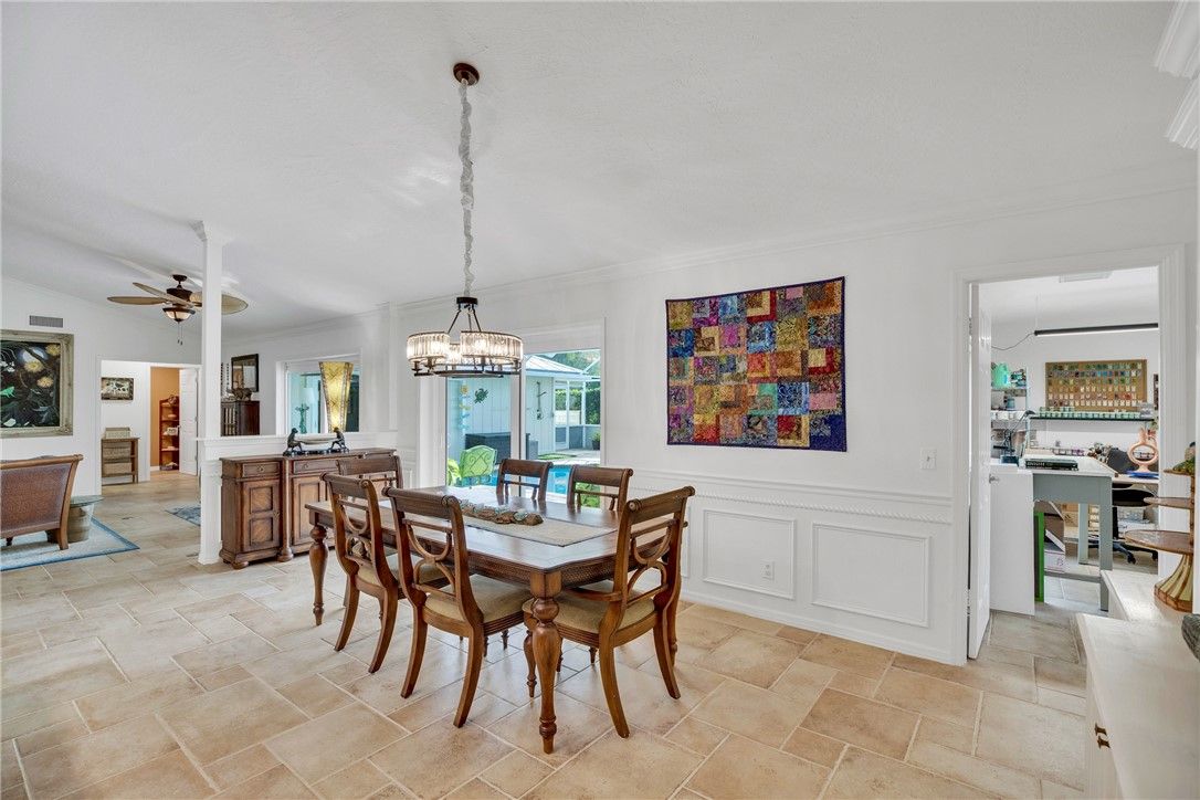 Chandelier, Dining room, Interior, Pendant Lights