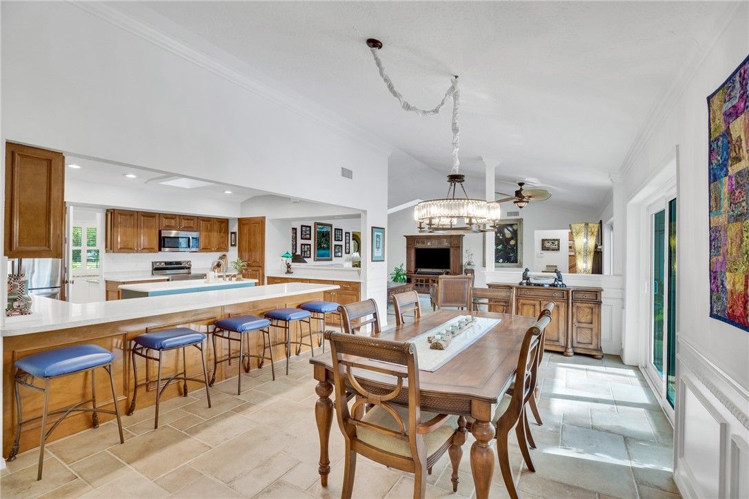 Chandelier, Dining room, Interior, Kitchen, Pendant Lights, Recessed Lighting, Stainless Steel Appliances