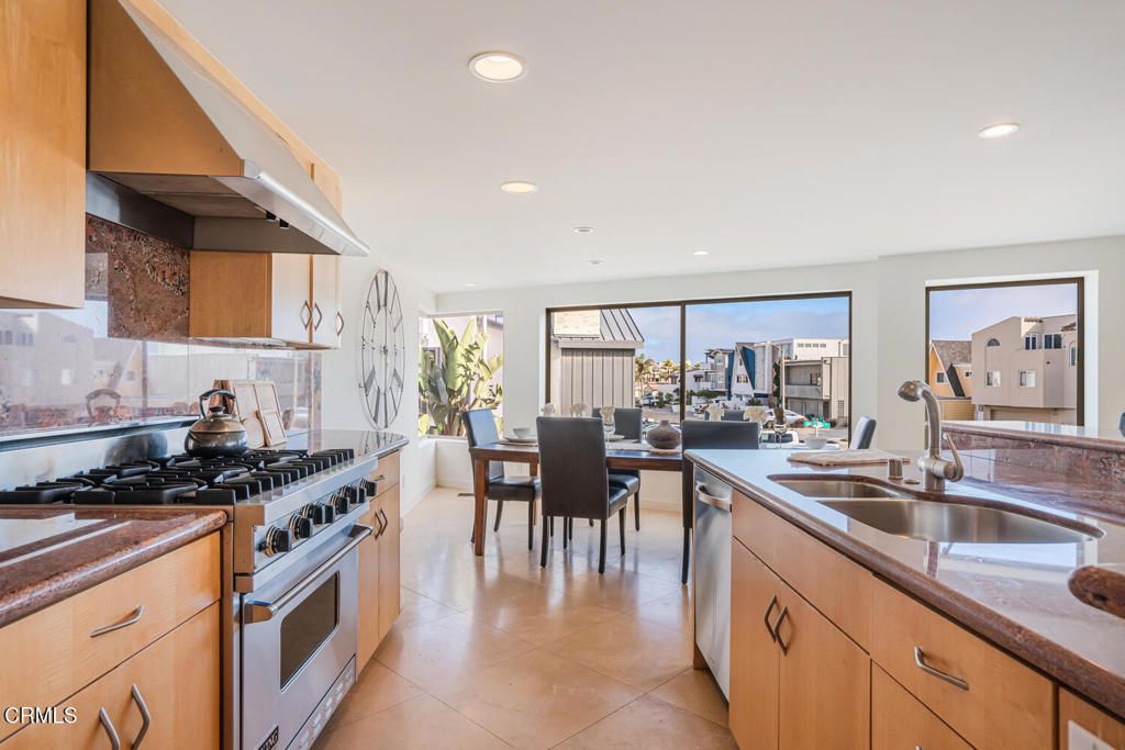 Dining room, Interior, Kitchen, Recessed Lighting, Stainless Steel Appliances