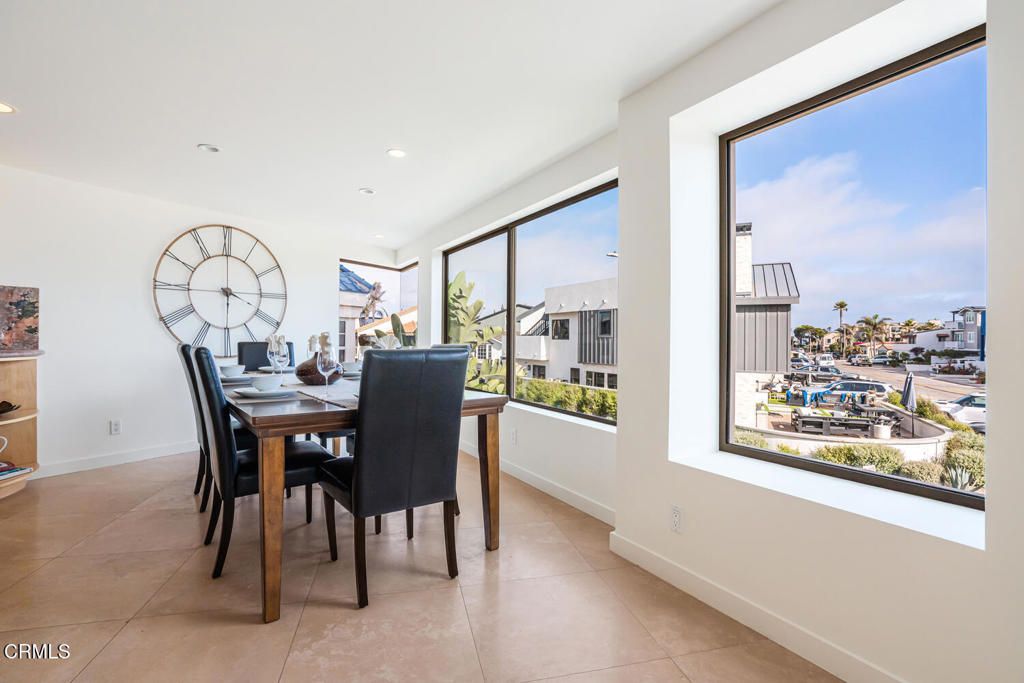 Dining room, Interior, Recessed Lighting
